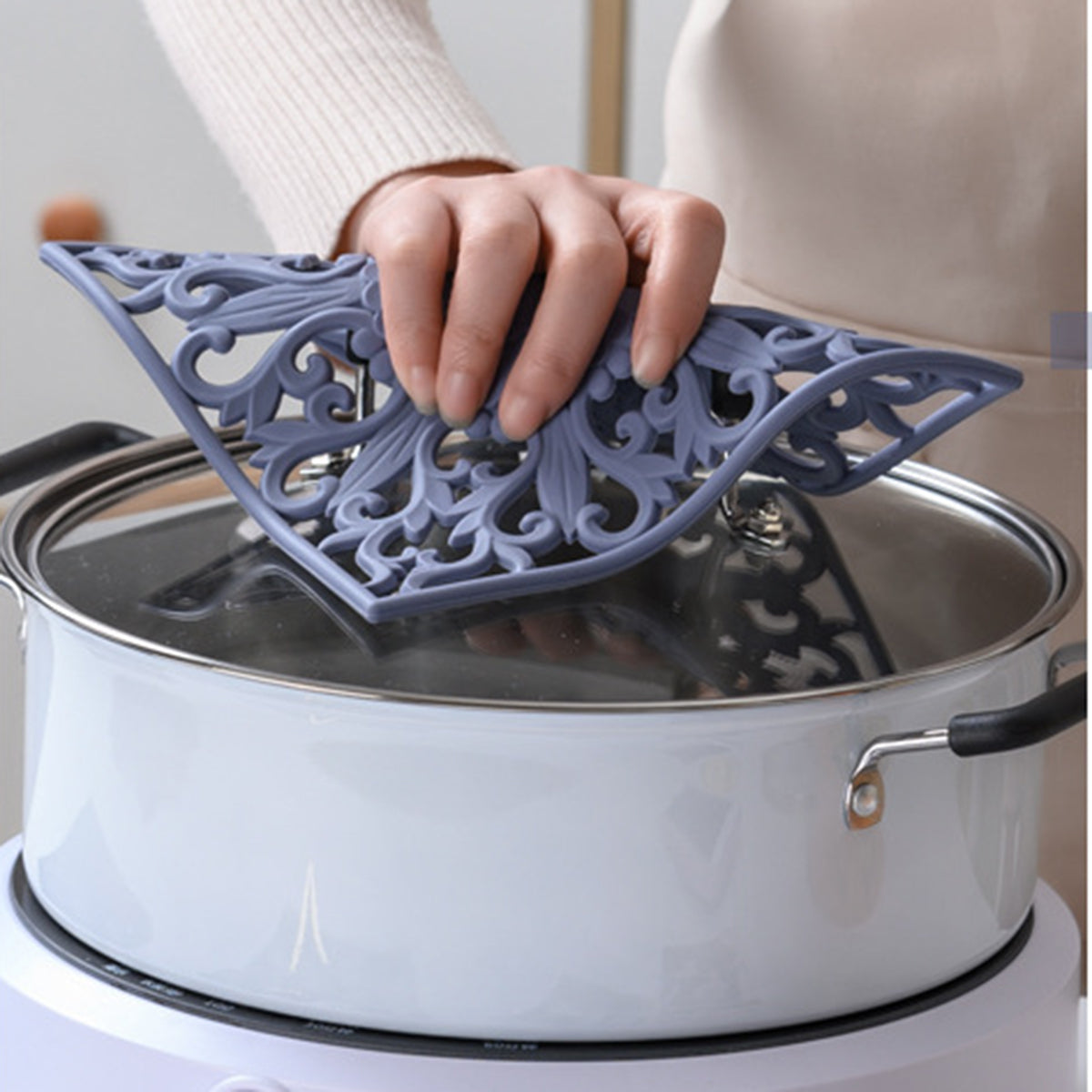 3Pcs / Set 18x18cm Scald Preventing Pot Holder Silicone Pad Hollow Flower Heat Insulation Square Mat 3Pcs / Set 18x18cm Scald Preventing Pot Holder Silicone Pad Hollow Flower Heat Insulation Square Mat